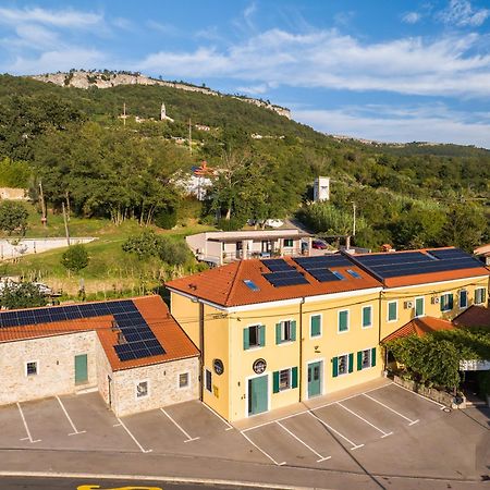 Vila Robida & Spa Črni Kal 외부 사진